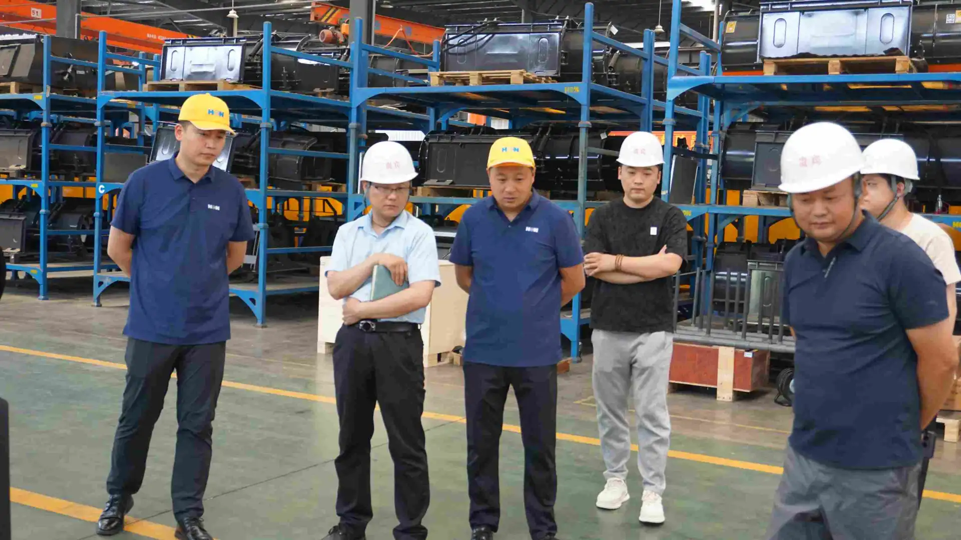 中国重汽客户代表团来访屈恩机具 共探属具配套合作